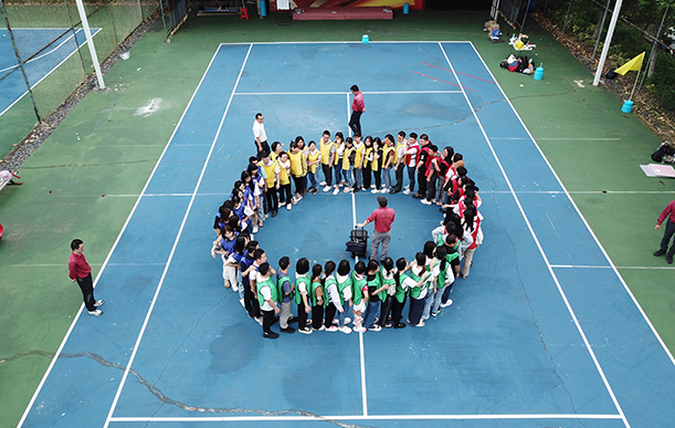 快樂工作，團結協(xié)作